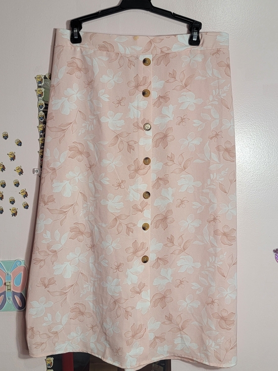 Classic Concepts Dresses & Skirts - Classic Concepts Floral Button-Front Midi Skirt in Blush Pink Size Large